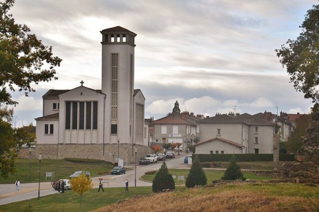 The new village of Oradour-sur-Glane. Author: Babsy – CC BY-SA 3.0