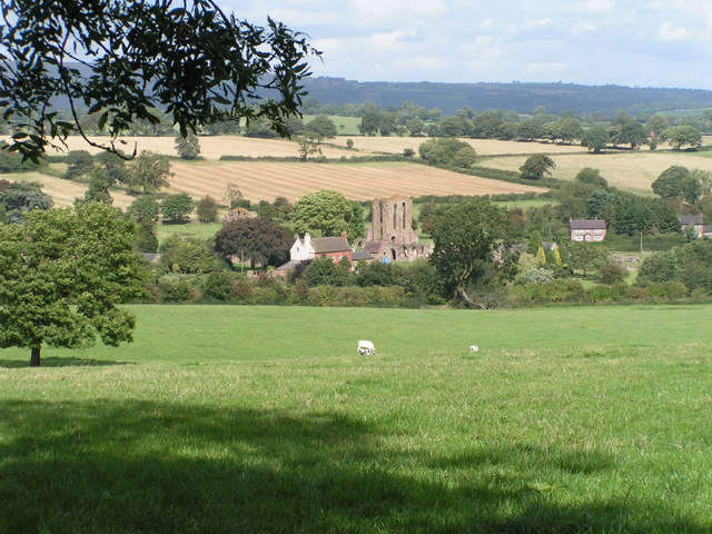 The ruins are nestled in a peaceful rural environment/ Author: Dave Dunford CC BY-SA 2.0