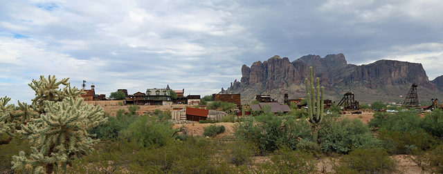 A general overview of Goldfield. Author: Cindy Devin – CC BY 2.0