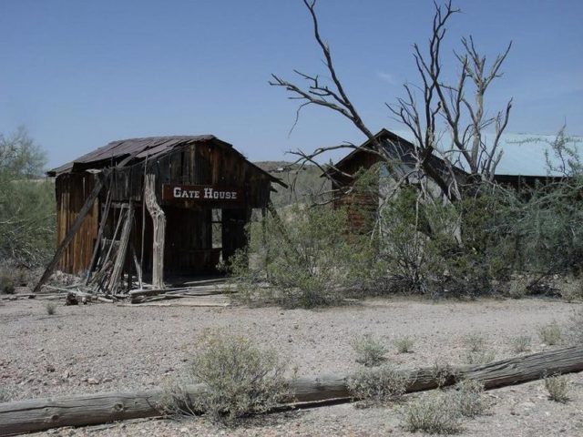 Vulture Mine-Gate House. Author: Tony the Marine – CC BY-SA 3.0