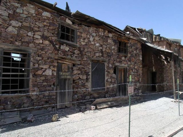 Vulture mine office. Author: Tony the Marine – CC BY-SA 3.0