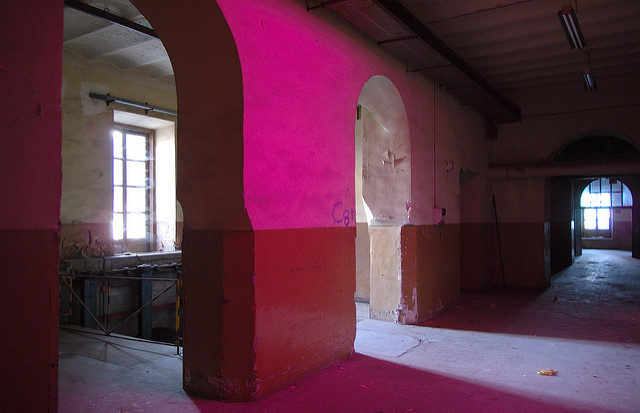 Inside the halls of Madrid Tobacco Factory, Tabacalera – Author: Jose.Madrid – CC BY 2.0