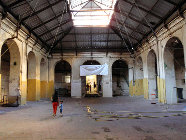 Inside one of the Tabacalera’s halls – Author: Daniel Lobo – CC BY 2.0