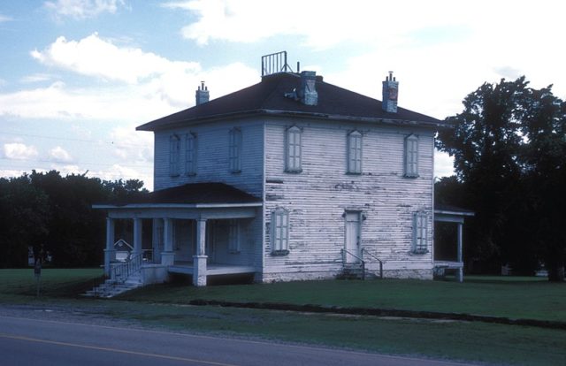 Fort Gibson hospital in 2007. Author: JERRYE & ROY KLOTZ MD – CC BY-SA 3.0