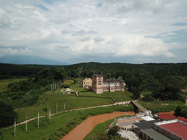 Aerial view of Kellies Castle and the surrounding landscape in 2018. Author: Shahee CC BY 4.0