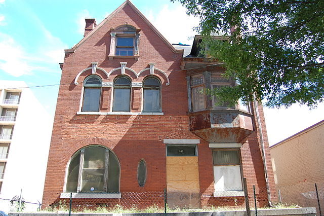 Main entrance of the Rufus M. Rose House. Author: Ganeshk CC BY-SA 3.0