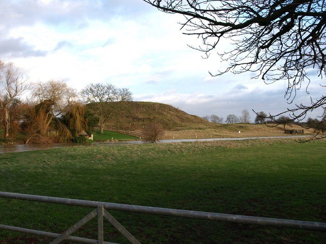 The motte of Fotheringhay Castle. Author: Ian Simons CC BY-SA 2.0