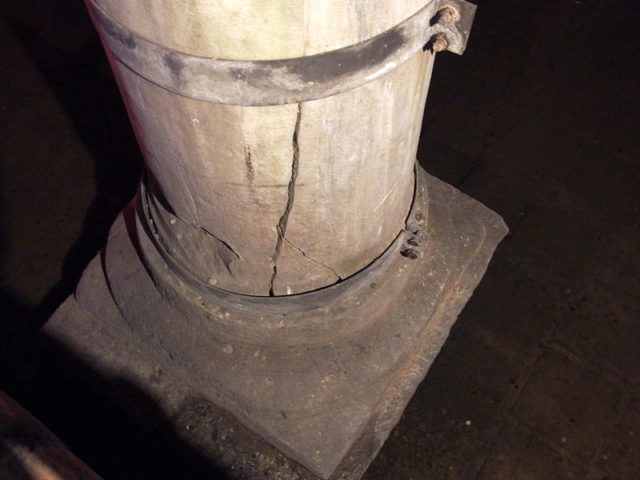 A closer view of one of the pillars. Author: Mark Ahsmann – CC BY-SA 3.0