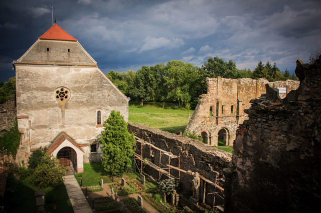 General view of Cârța Monastery, Transylvania, Romania. Author: Radueduard – CC BY-SA 3.0 ro