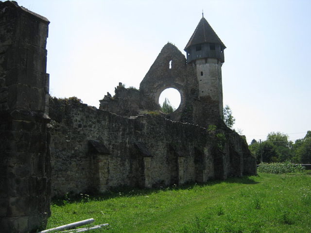 The Cistercian Abbey of Cârța was built in the 12th century. Author: Ionut bleu – CC BY-SA 3.0 ro