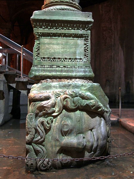 Medusa head pillar from the side. Author: Mark Ahsmann – CC BY-SA 3.0