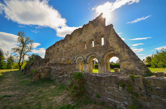 Part of the ruins. Author: daria raducanu – CC BY-SA 3.0 ro