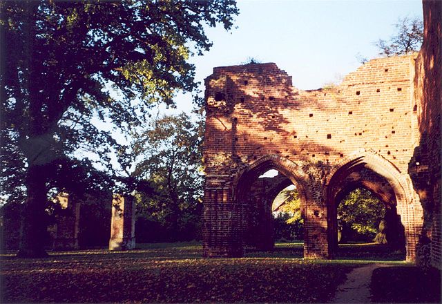 The abbey’s ground was developed into a park. Author: C. Löser – CC BY-SA 2.0 de