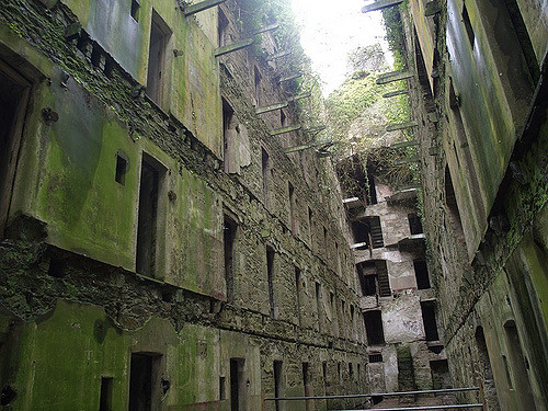 Bodmin jail is now open to the sunlight. Author: Jon Blathwayt - flickr CC BY 2.0