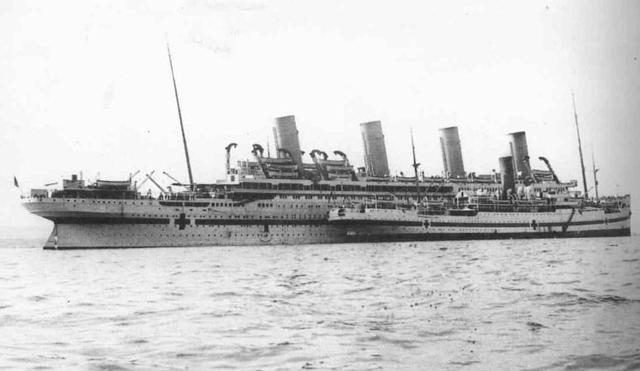 Britannic together with HMHS Galeka. Author: UK army