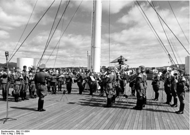 Onboard the ship – photo taken in 1940. Author: Bundesarchiv, Bild – CC BY-SA 3.0 de