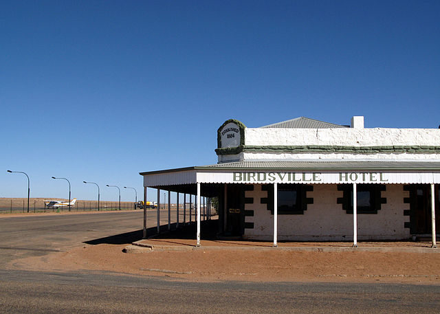 The clear blue skies show off the Birdsville Hotel to good advantage on Christmas morning, Birdsville QLD – Author: Stuart Edwards – Public Domain