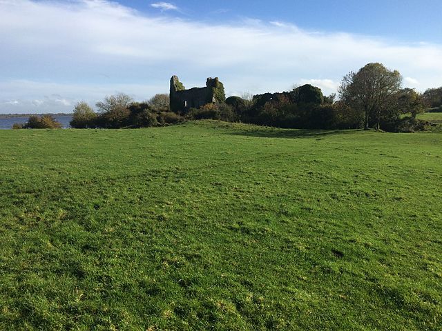 Today, the castle rises out of the landscape like a legend. Author: Arno-nl CC BY-SA 4.0