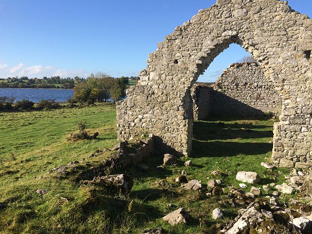 The beautiful archway of Rindoon Church has stood for hundreds of years. Author: Arno-nl CC BY-SA 4.0