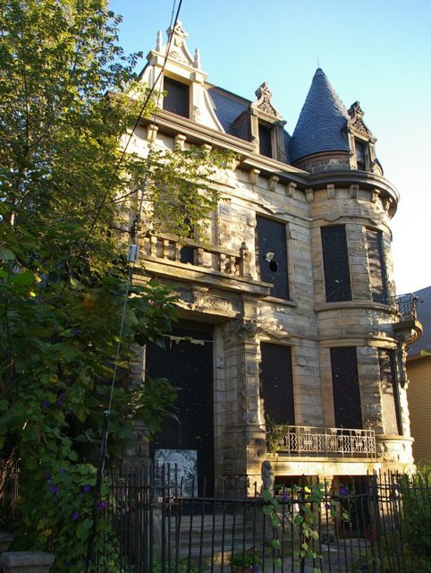 The eerie view of the Hannes Tiedemann House, aka Franklin Castle – Author: Christopher Busta-Peck – CC BY-SA 1.0