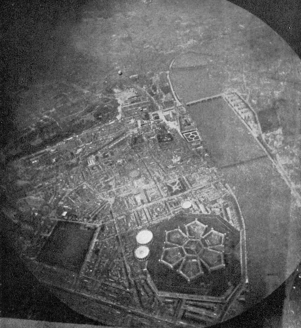 An old photograph of the prison taken from the air shows the structure in all its glory. Author: Neil Cummings – CC BY-SA 2.0