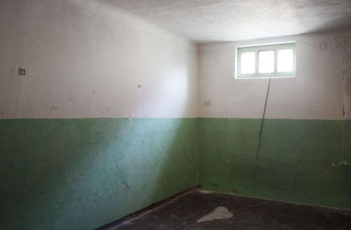 Inside a prison cell. Author: Andreas Bohnenstengel – CC BY-SA 3.0 de