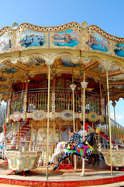 Carousel Ride at Camelot – Author: Dave Haygarth – CC BY 2.0