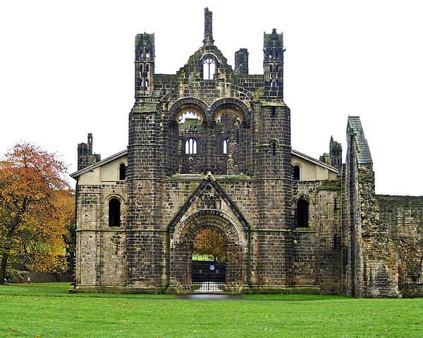 The western side of the derelict church – Author: Tim Green – CC BY 2.0