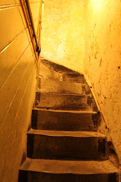 An old staircase used by the prison officers. Author: Rodw CC BY-SA 4.0