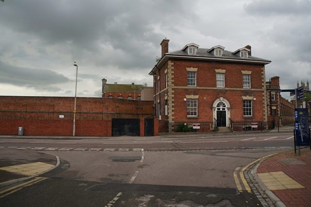 The Governors House overlooking the main road. Author: Ian S – CC BY-SA 2.0