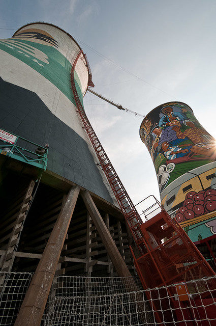 Orlando Power Station Cooling Towers, now a major bungee spot in Johannesburg – Author: Pavel Tcholakov – CC BY 2.0