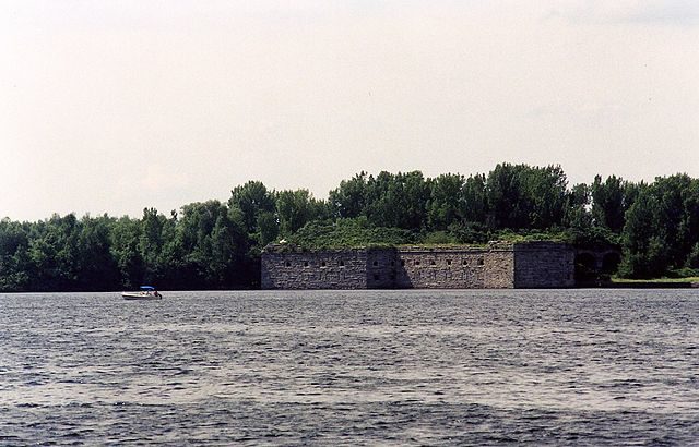 Fort Montgomery on Lake Champlain – Author: Squelle – Public Domain