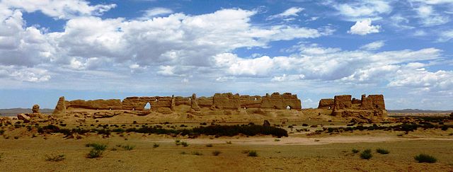 Han dynasty granary west of Dunhuang – an important supply centre for the ancient Silk Road – Author: John Hill – CC BY-SA 3.0