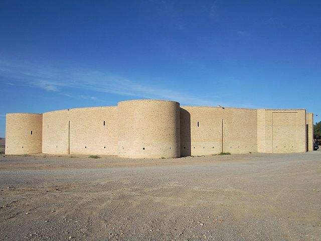 The Zein-o-Din Caravanserai, Iran – Author: David Stanley – CC BY 2.0