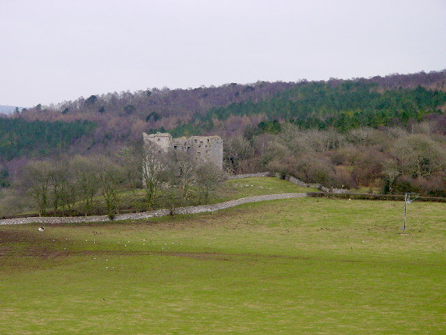 The old Pele tower – Author: Bob Jenkins – CC BY-SA 2.0