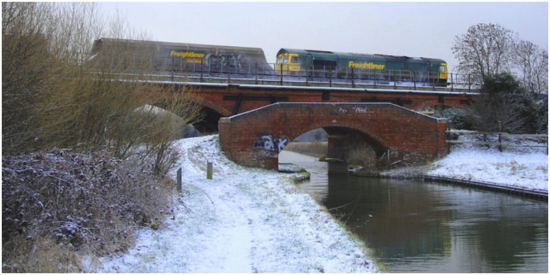 Railway bridge across Chesterfield Canal - Author: penske666 CC BY 2.0