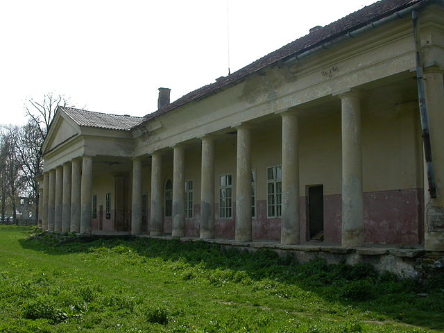 An adjacent building. Author: Andrei kokelburg – CC BY-SA 3.0 ro