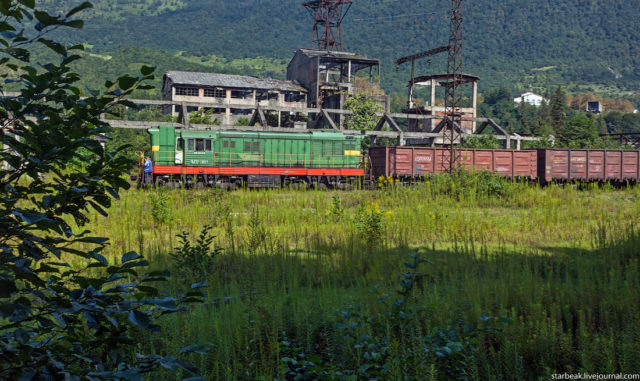 Locomotive. Author: Alexey Semochkin | Instagram @strbeak