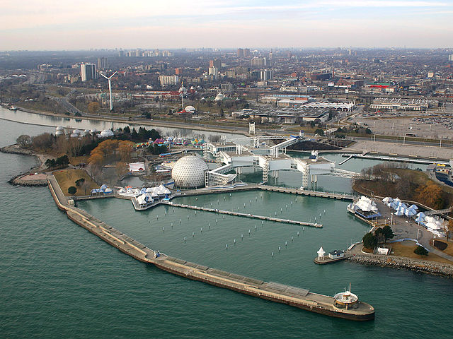 Aerial overview of Ontario Place, photo taken in 2006 – Author: IDuke – CC BY 2.5