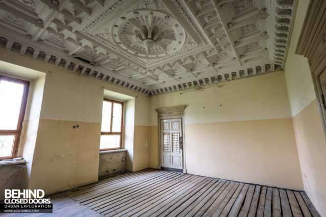 Beautiful ceiling. Author: Behind Closed Doors | www.bcd-urbex.com