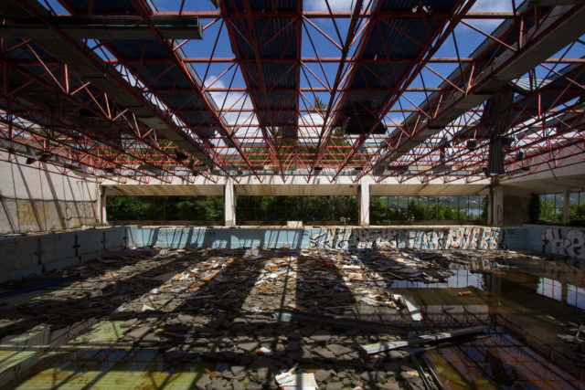 Ex swimming pool. Author: Nathan Davis | Instagram @1nkd