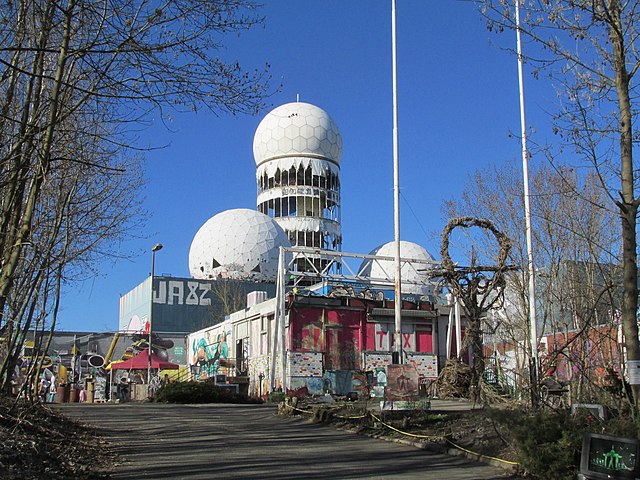 Graffiti-covered exterior of the Teufelsberg listening station