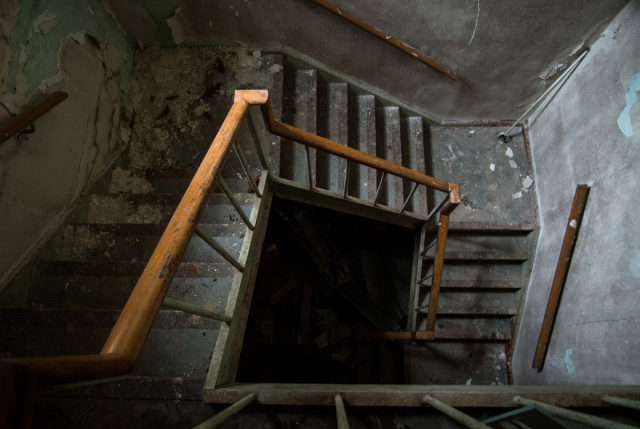 Square staircase. Author: Johnny Joo | architecturalafterlife.com