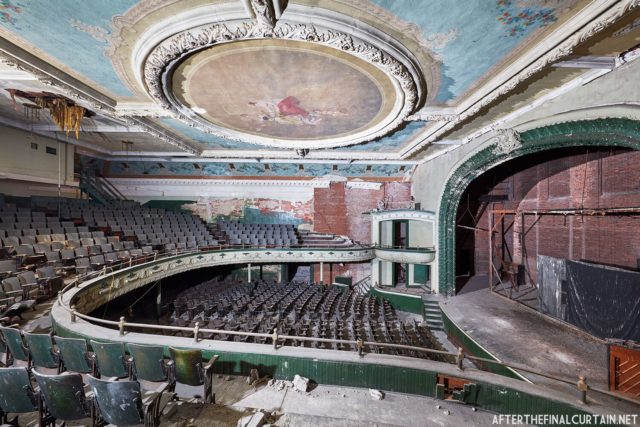 View on the stage and the seats. Author: Matt Lambros | afterthefinalcurtain.net