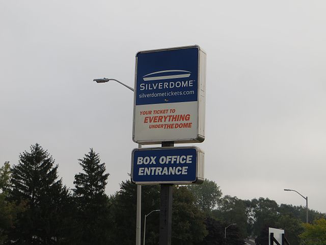 Street-side sign indicating the location of the Pontiac Silverdome