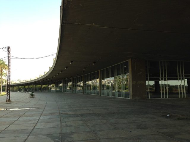 The boomerang-shaped Main Exhibition Space. Author: RomanDeckert – CC BY-SA 4.0