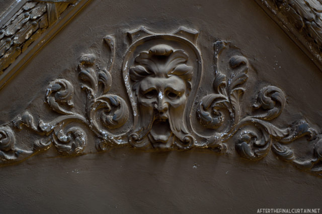 Some plasterwork on the balcony level of the theatre. Author: Matt Lambros | afterthefinalcurtain.net