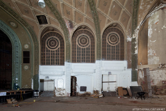 The wall of the auditorium. Author: Matt Lambros | afterthefinalcurtain.net