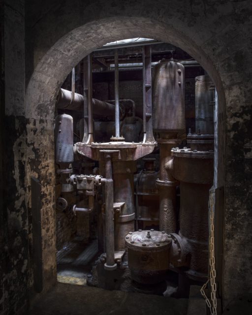 Piston machinery. Author: Matt Emmett | Facebook @ForgottenHeritagePhotography