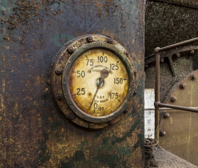 Rusty Dial angled. Author: Matt Emmett | Facebook @ForgottenHeritagePhotography